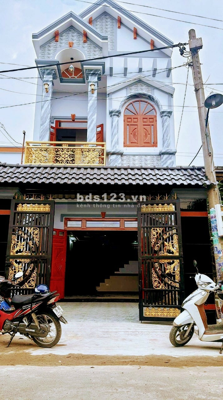 Bán nhà SHR gần ngã tư Miếu Ông Cù 1 trệt 1 lầu 3pn, 2wc sân ô tô