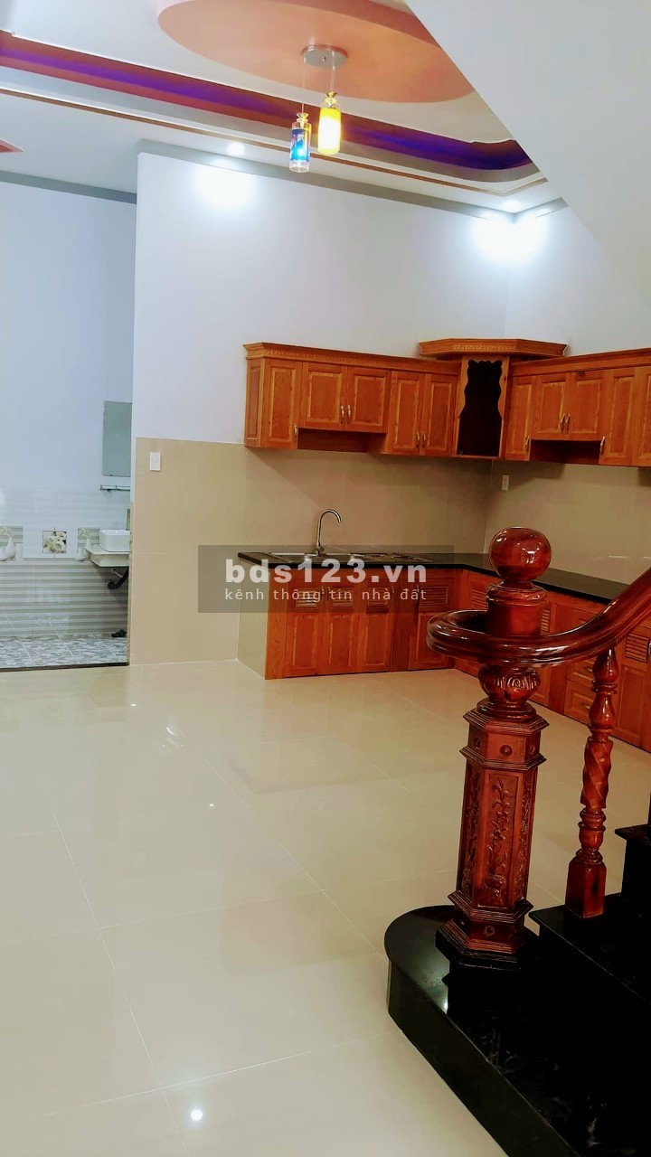 Bán nhà SHR gần ngã tư Miếu Ông Cù 1 trệt 1 lầu 3pn, 2wc sân ô tô