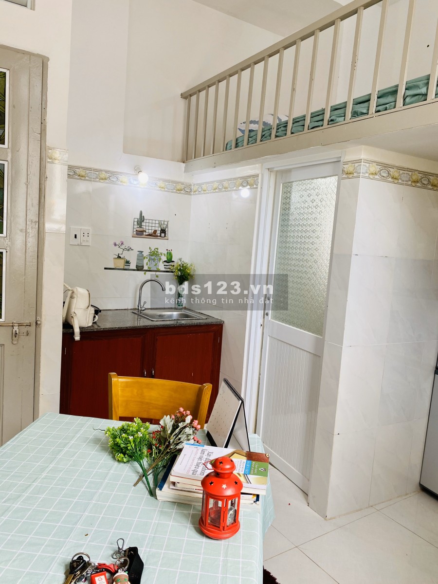 Căn hộ đủ nội thất cửa sổ thoáng mát giá siêu rẻ KẾ BÊN NGÃ TƯ BẢY HIỀN