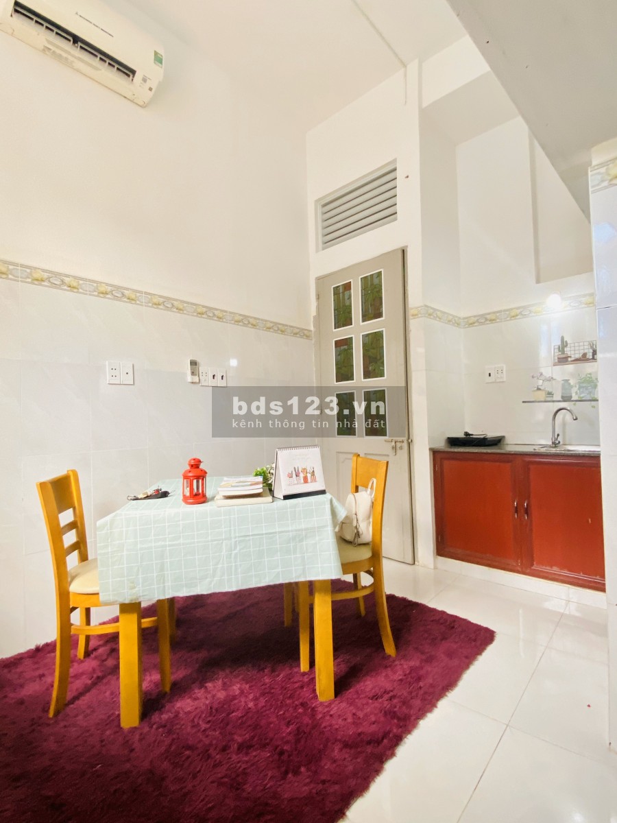 Căn hộ đủ nội thất cửa sổ thoáng mát giá siêu rẻ KẾ BÊN NGÃ TƯ BẢY HIỀN