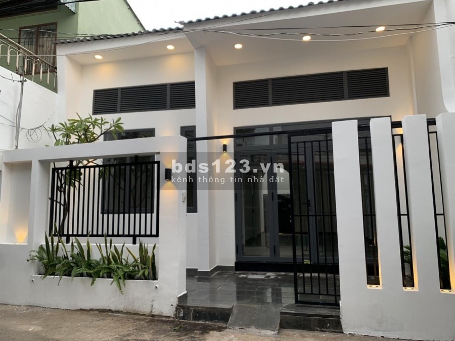 Nhà Quận 9, ngay đường Nam Hòa có 2pn, 67.5m2 sổ hoàn công