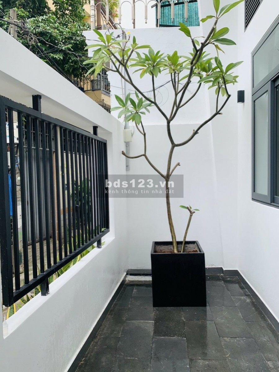 Nhà Quận 9, ngay đường Nam Hòa có 2pn, 67.5m2 sổ hoàn công