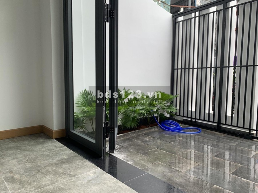 Nhà Quận 9, ngay đường Nam Hòa có 2pn, 67.5m2 sổ hoàn công