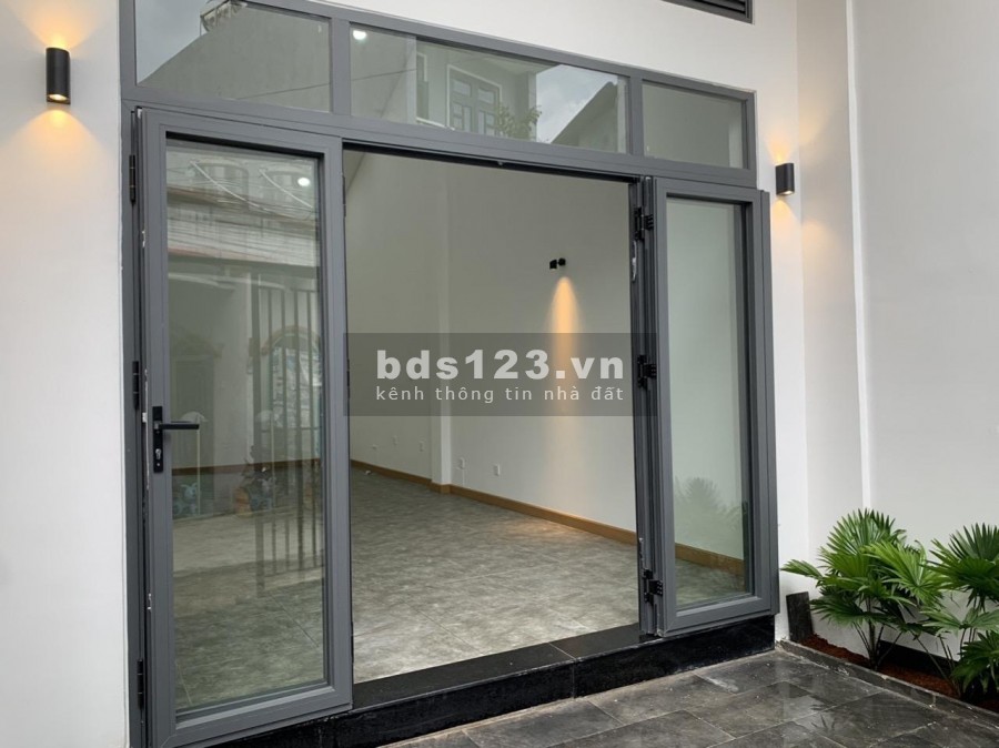 Nhà Quận 9, ngay đường Nam Hòa có 2pn, 67.5m2 sổ hoàn công