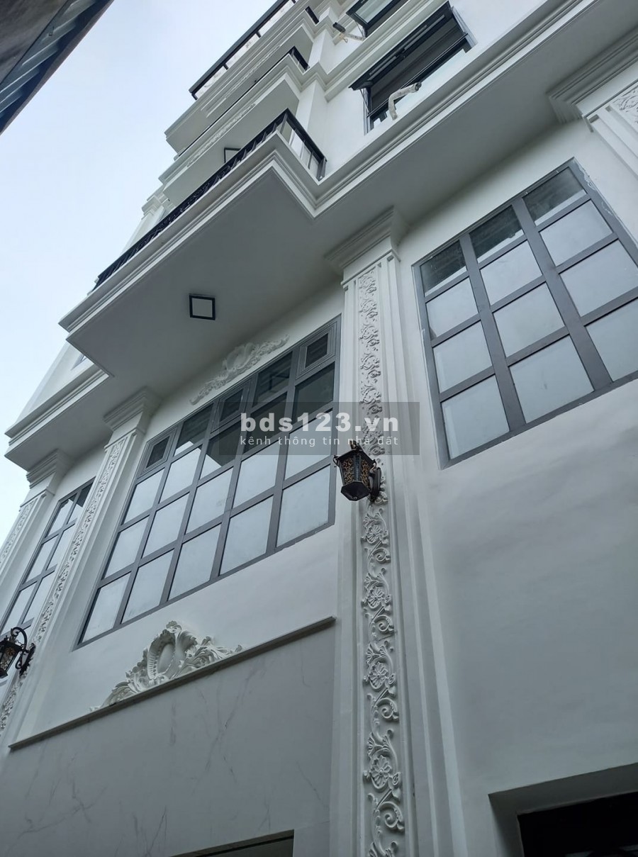 Nhà Sịn sò tân cổ điển, tinh tế Sài Đồng Long Biên