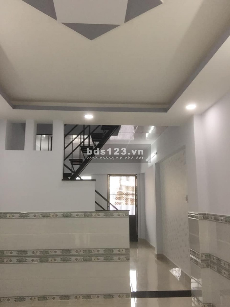 Bán nhà riêng, hẻm Bến Vân Đồn, Q4, 65m2, chỉ 2,3 tỷ, SHR