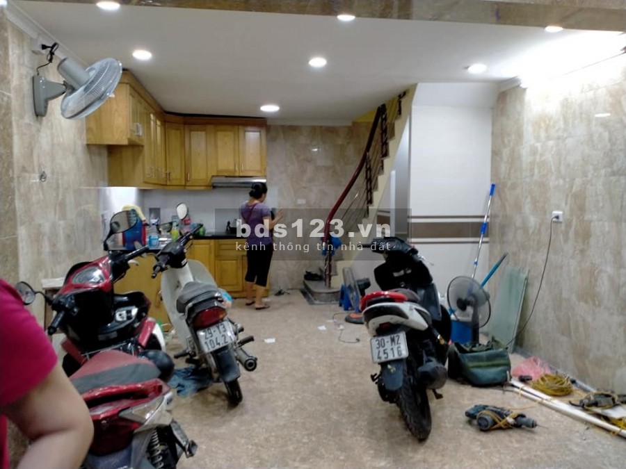 Ba Đình , mặt ngõ , kinh doanh Đỉnh , thông , rộng, mặt tiền 4M . 32Mx3T 3 tỷ