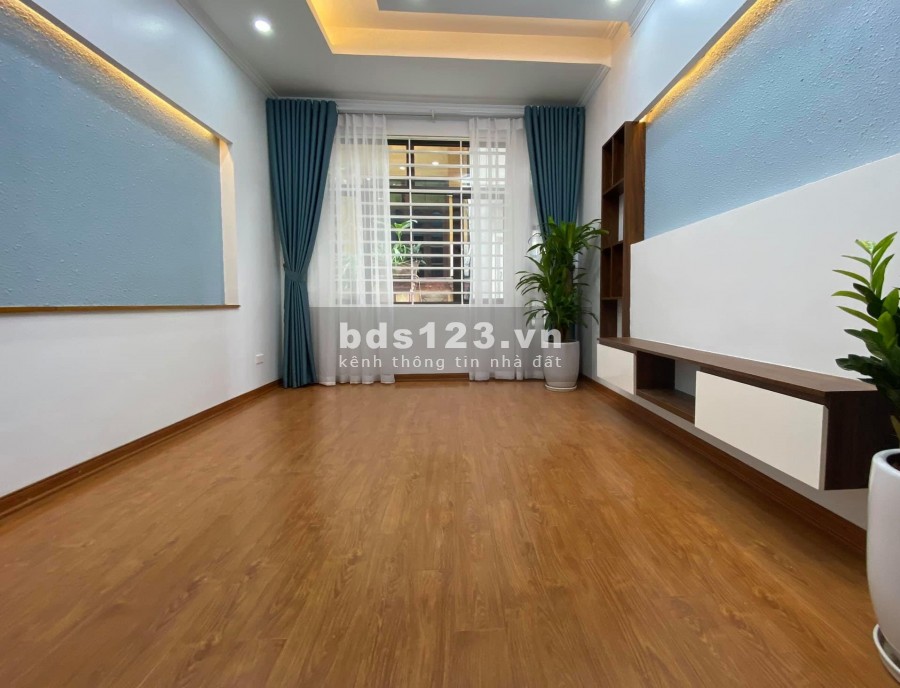 Bán nhà Hoàng Ngân, Thanh Xuân 40m 5 tầng MT3,6m hơn 4 tỷ