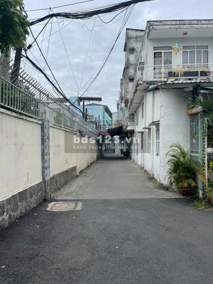 Bán Nhà Phường 17 Bình Thạnh 60m2-Ngang 8m 2 tầng BTCT giá chỉ 4tỷ6