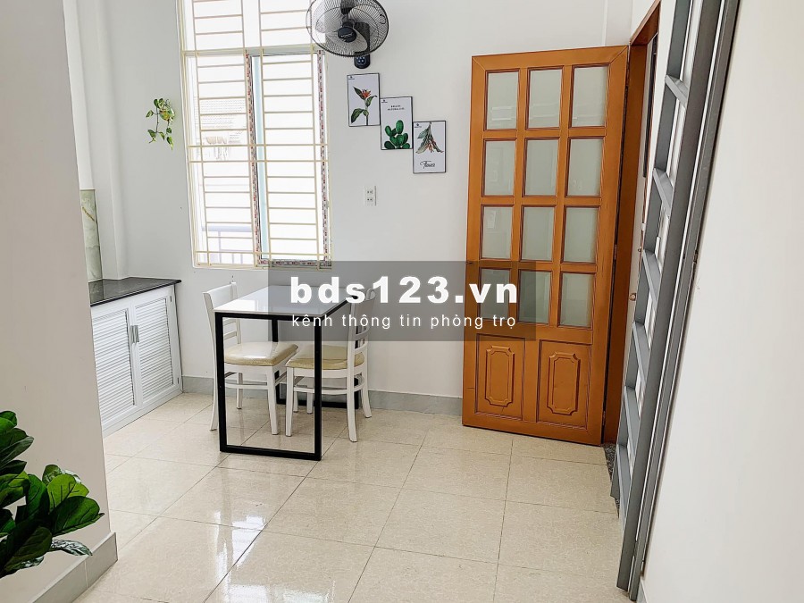 PHòng có gác mới xây, thoáng, thang máy, máy giặt, Free điện gần chợ Hạnh Thông Tây