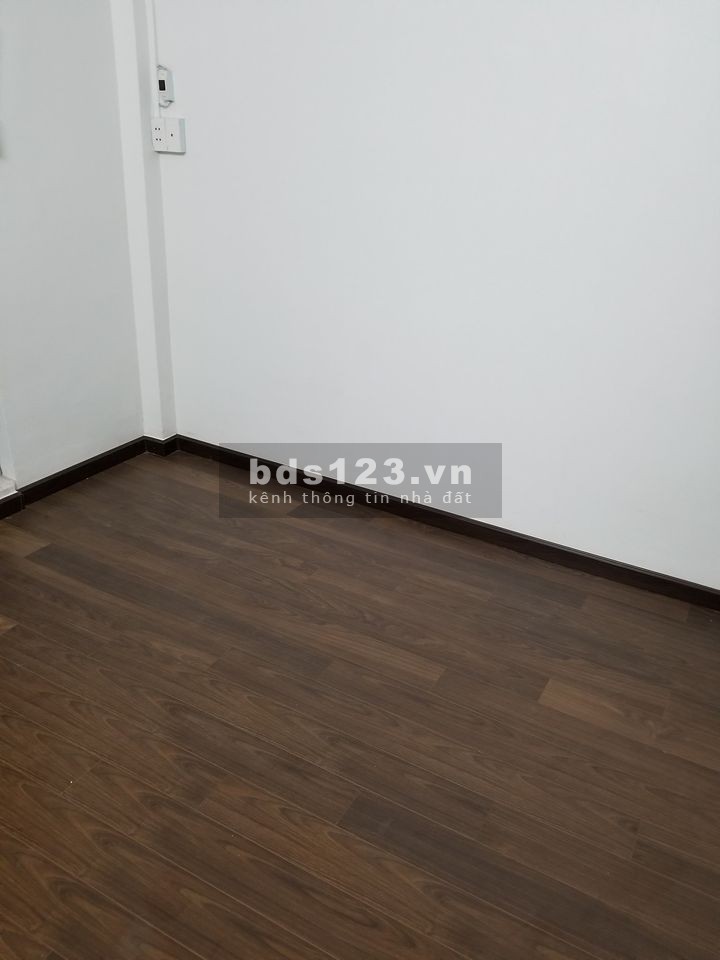 Nhà 1T3L , nằm trên đường lý thường kiệt , nhà mới dọn về ở luôn, shr