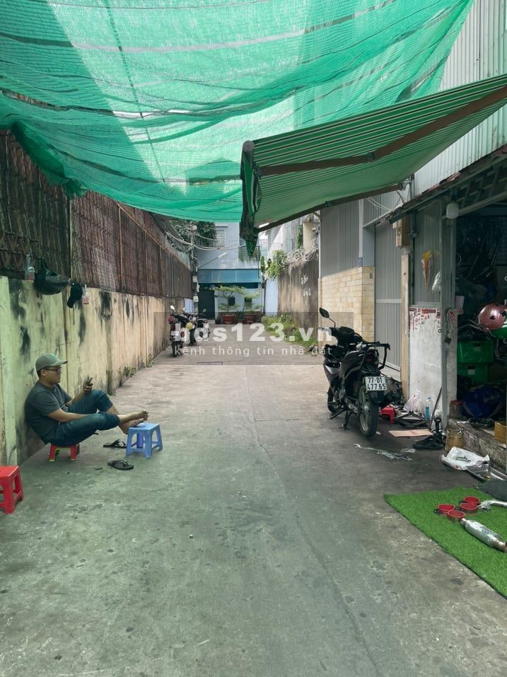 Bán Nhà Phường 17 Bình Thạnh 60m2-Ngang 8m 2 tầng BTCT giá chỉ 4tỷ6