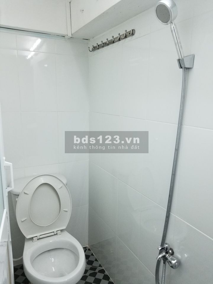 Nhà 1T3L , nằm trên đường lý thường kiệt , nhà mới dọn về ở luôn, shr