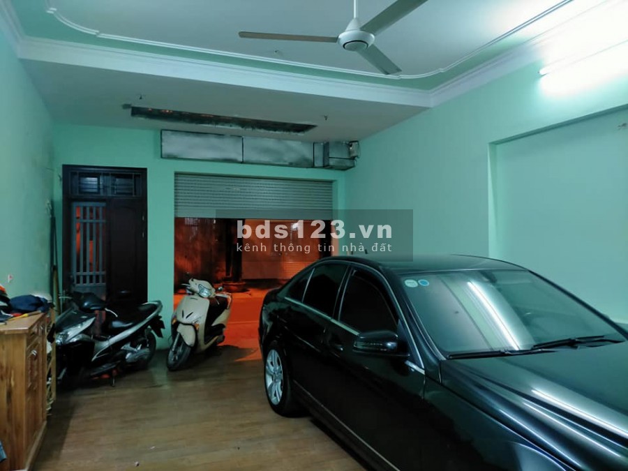 PHÂN LÔ Ô TÔ TRÁNH VỈA HÈ RỘNG KHU ĐÔ THỊ XA LA ĐANG PHÁT TRIỂN MẠNH CHỦ NHÀ THÀNH ĐẠT