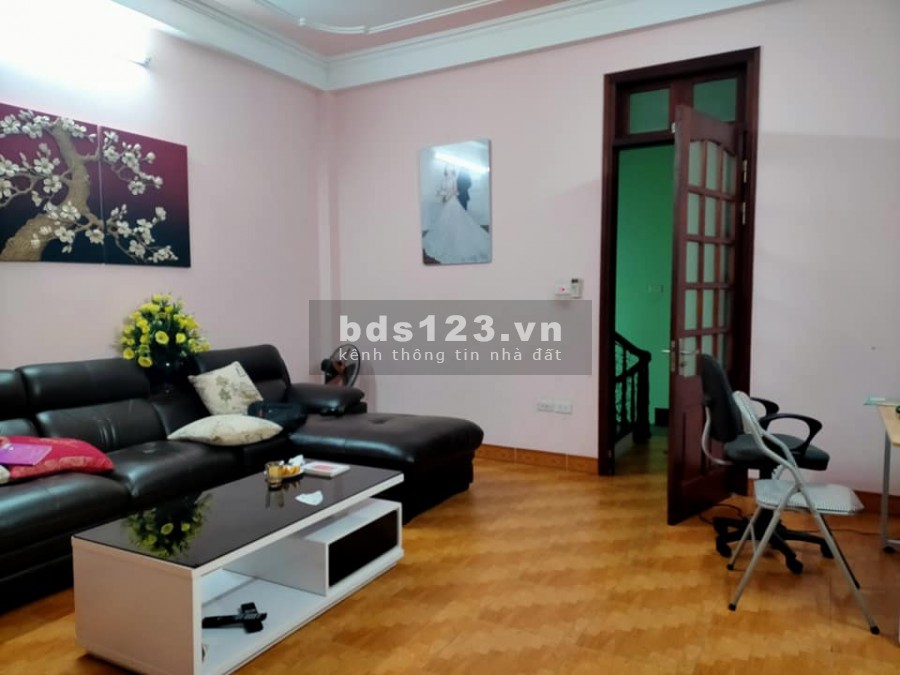 PHÂN LÔ Ô TÔ TRÁNH VỈA HÈ RỘNG KHU ĐÔ THỊ XA LA ĐANG PHÁT TRIỂN MẠNH CHỦ NHÀ THÀNH ĐẠT