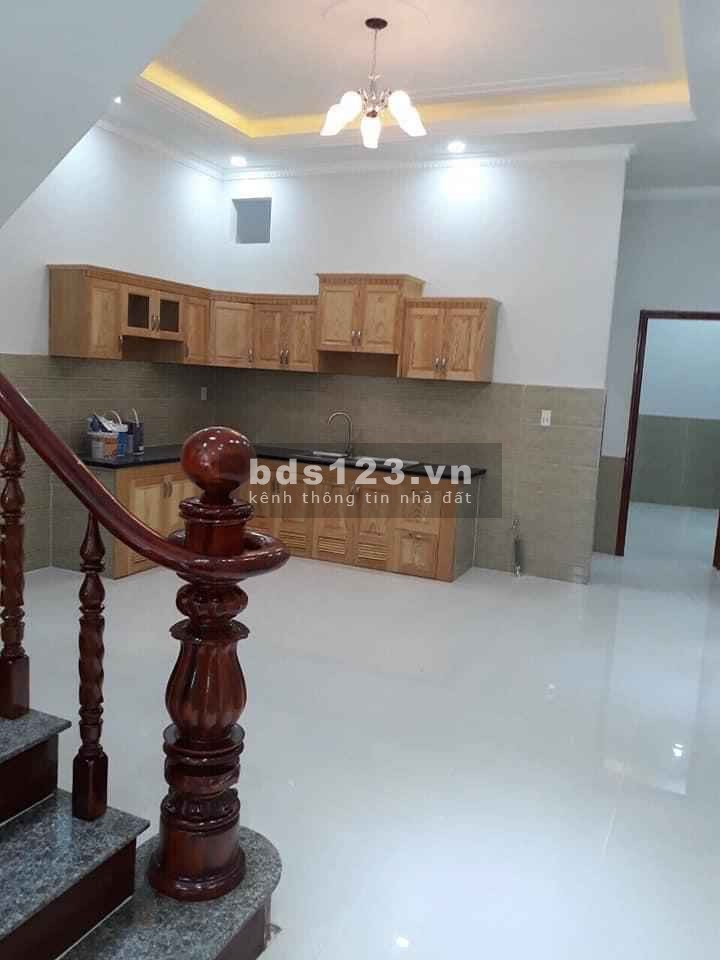 Căn nhà như hình mặt tiền gần chợ bình chánh