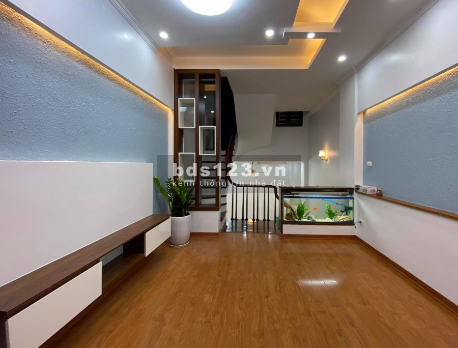 Bán nhà Hoàng Ngân, Thanh Xuân 40m 5 tầng MT3,6m hơn 4 tỷ