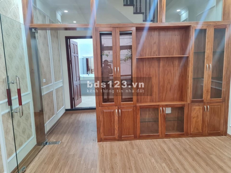 Bán nhà Nguyễn Khánh Toàn, Cầu Giấy 45m2, mặt tiền 4m giá 5.8 tỷ, cách mặt phố 20m