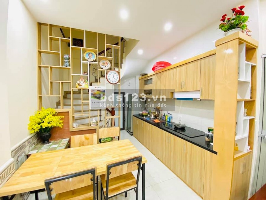 2 TỶ HƠN, ÔTÔ ĐỖ CỬA, NHÀ 3T, 30M2 CÓ 102