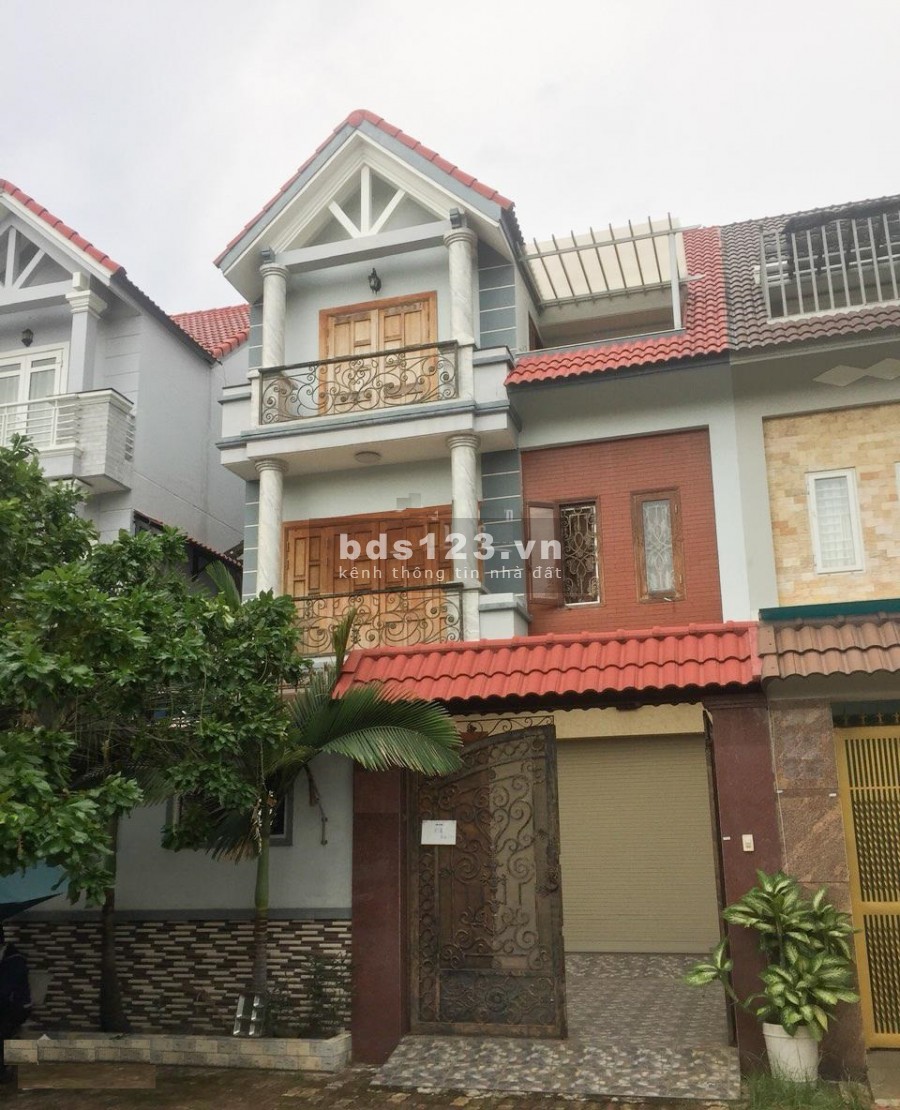 Cần Tiền Bán Gấp Căn Biệt Thự Có 102 Khu Vực Bình Lợi. Chỉ Còn Một Căn Duy Nhất Rao Bán. Giá chỉ 20 tỷ