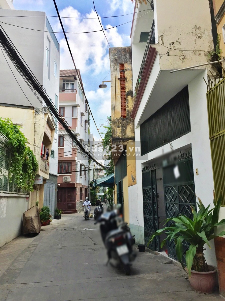 Cho thuê nhà đường Hồ Biểu Chánh, phường 11, Phú Nhuận. DT 4x11m 1 trệt 1 lầu. Hẻm xe hơi