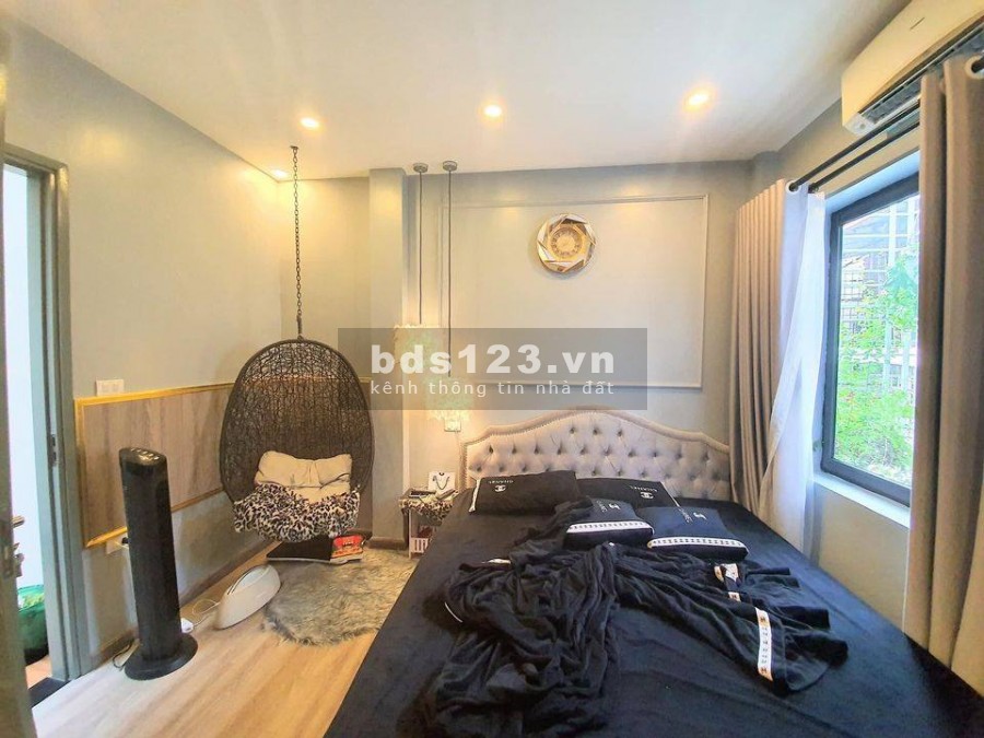 BÁN GẤP NHÀ GẦN NGÃ TƯ SỞ 38M2 5 TẦNG LÔ GÓC 30M RA Ô TÔ VỀ Ở LUÔN
