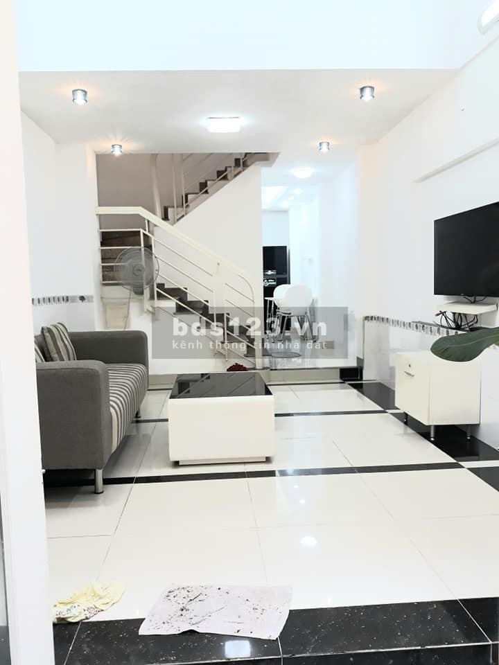 Bán nhà đẹp dọn vào ở liền khu Phan Xích Long, 4 tầng sân thượng, 35m2 chỉ 5Ty2
