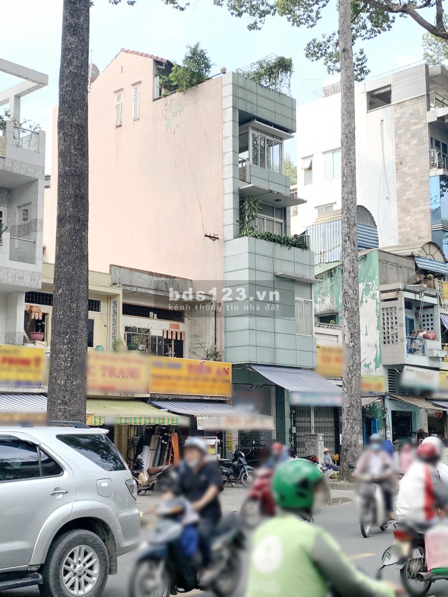 Nhà mới (4*22.5m/3lầu) mặt tiền đường Nguyễn Chí Thanh P16 Q11