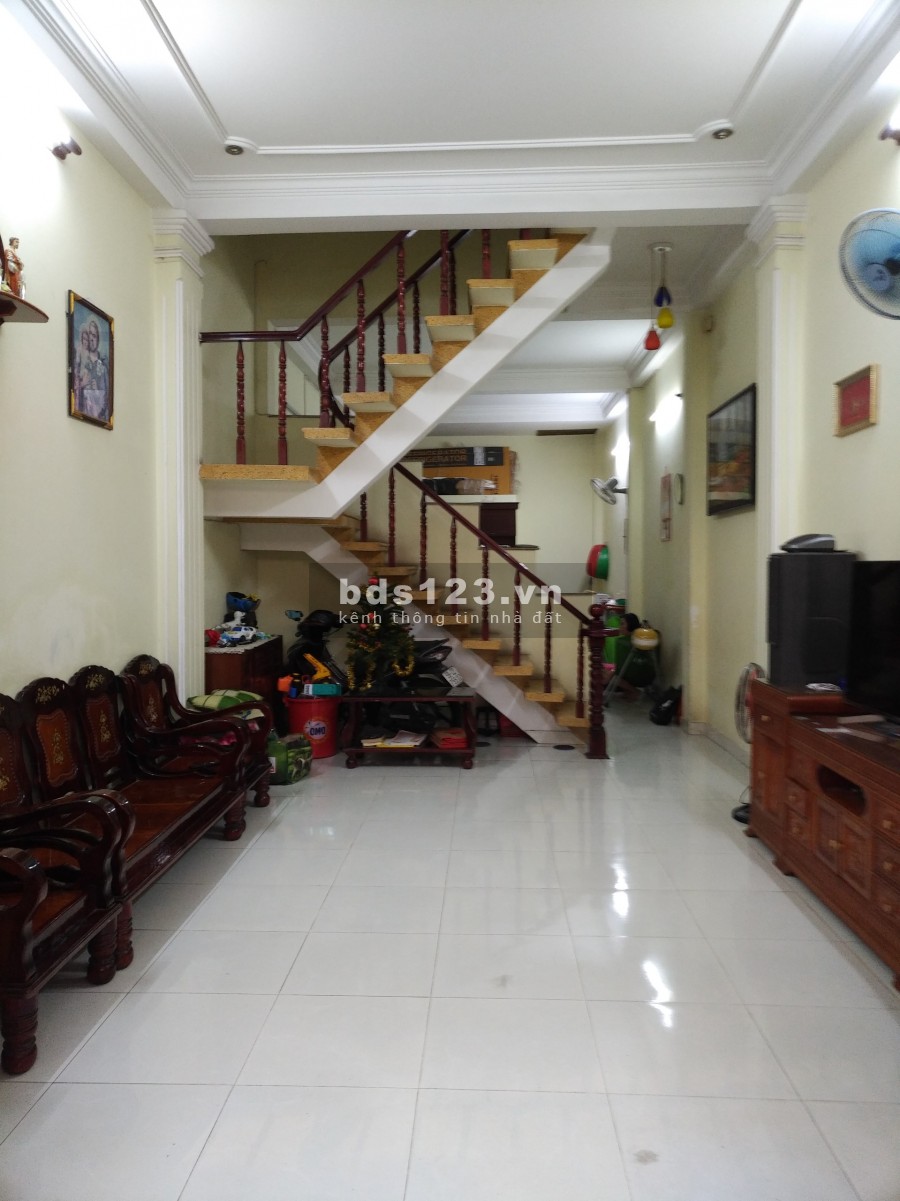 Cho thuê nhà quận Tân Bình – diện tích rộng, hẻm xe hơi thông thoáng