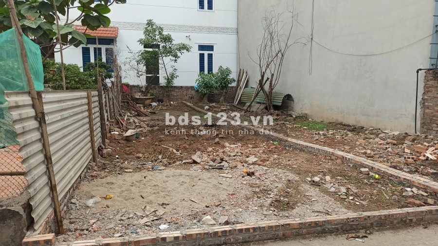 Bán Đất 50M ô tô qua,kinh doanh được,ngõ thông thoáng gần chợ,trường học giá chỉ 2,Xtỷ