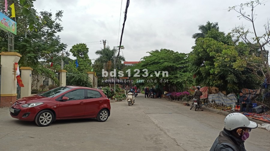 Bán Đất 50M ô tô qua,kinh doanh được,ngõ thông thoáng gần chợ,trường học giá chỉ 2,Xtỷ