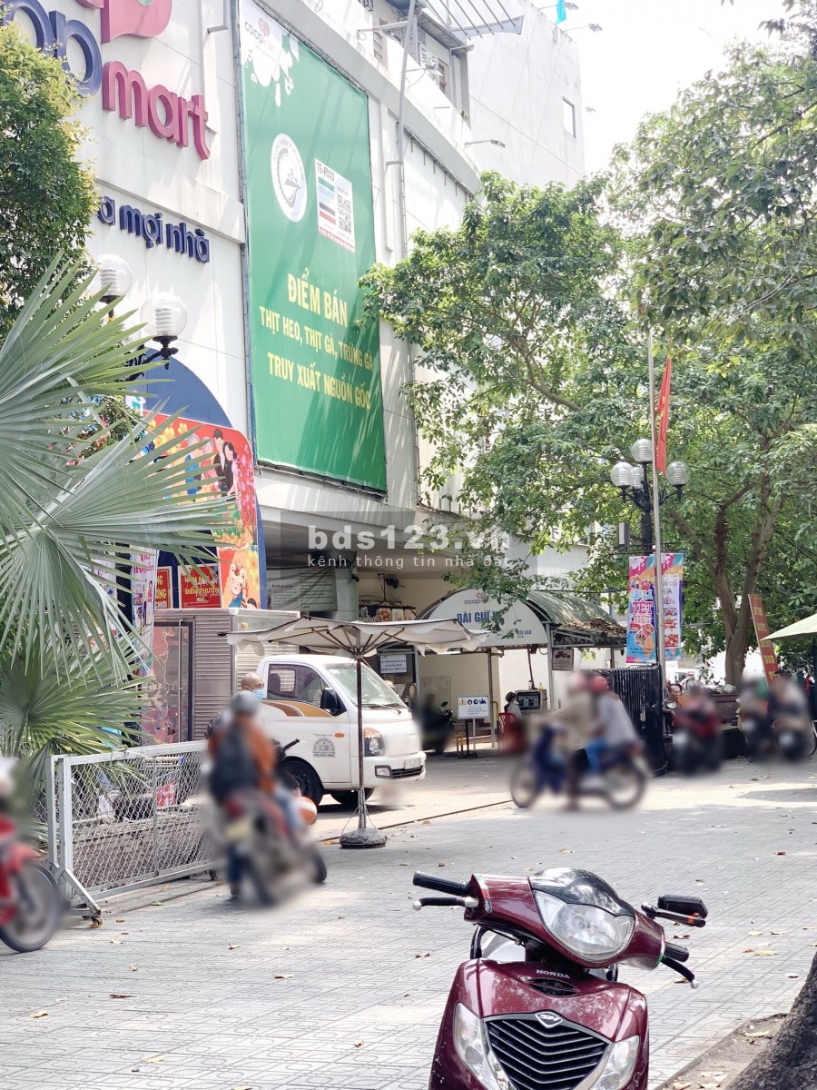 Nhà mới (4*22.5m/3lầu) mặt tiền đường Nguyễn Chí Thanh P16 Q11