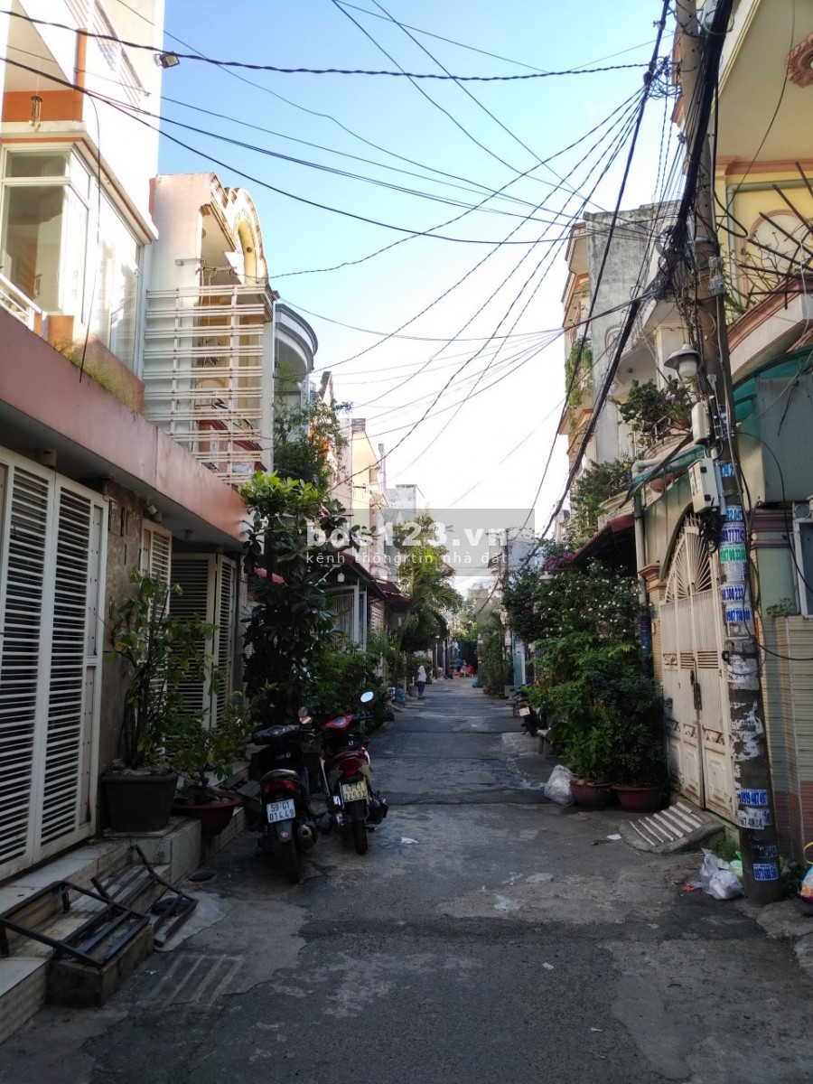 Cho thuê nhà quận Tân Bình – diện tích rộng, hẻm xe hơi thông thoáng