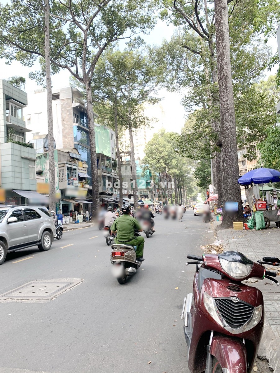 Nhà mới (4*22.5m/3lầu) mặt tiền đường Nguyễn Chí Thanh P16 Q11