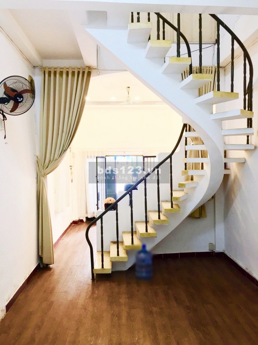 Nhà nguyên căn đường Hồ Biểu Chánh, phường 11, Phú Nhuận. 4x11m, 1 trệt 1 lầu, 2PN, hẻm xe hơi