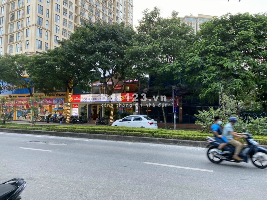 Chị Hà mông to bán nhanh 90m2 nhà đất đường Phạm Văn Đồng giá 300tr/m2, MT hơn 6m đẹp. 27 tỷ