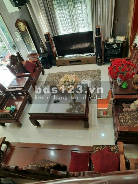 Cần Tiền Bán Gấp Căn Biệt Thự Có 102 Khu Vực Bình Lợi. Chỉ Còn Một Căn Duy Nhất Rao Bán. Giá chỉ 20 tỷ