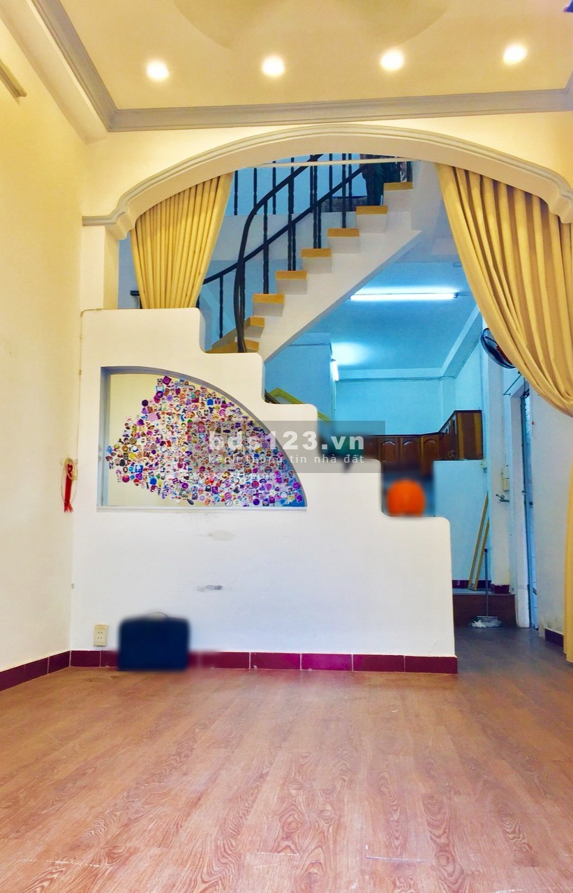 Nhà nguyên căn đường Hồ Biểu Chánh, phường 11, Phú Nhuận. 4x11m, 1 trệt 1 lầu, 2PN, hẻm xe hơi