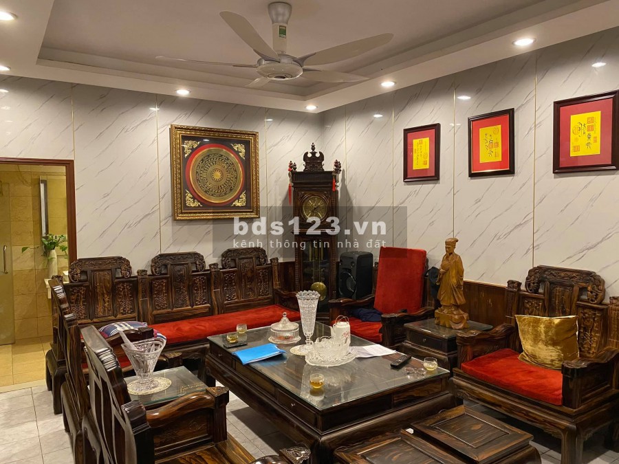 Bán gấp biệt thự sân vườn quận Giấy DT 126m2