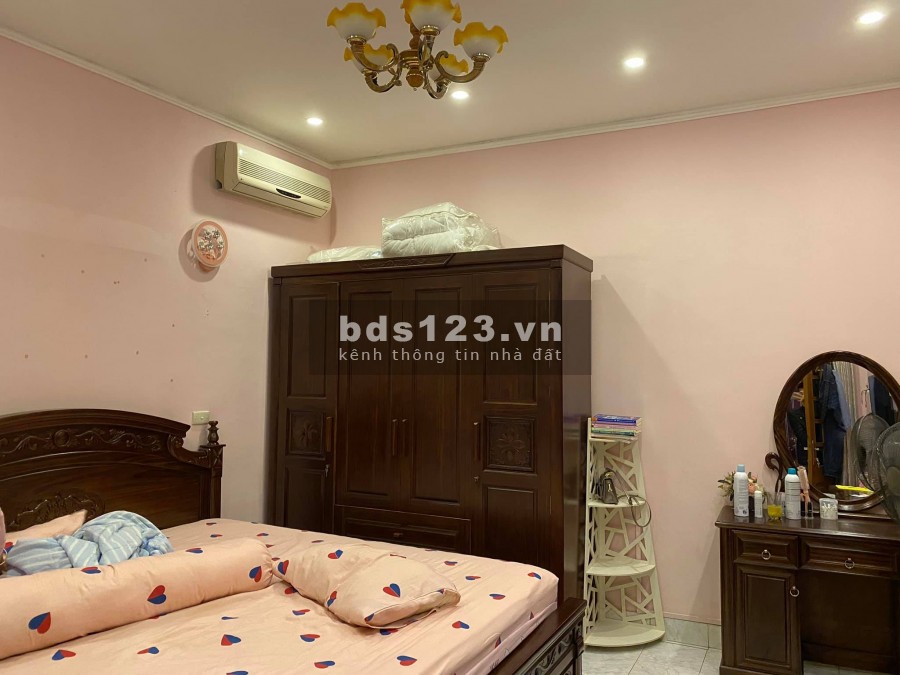 Bán gấp biệt thự sân vườn quận Giấy DT 126m2