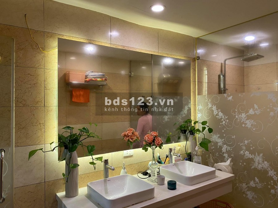 Bán gấp biệt thự sân vườn quận Giấy DT 126m2