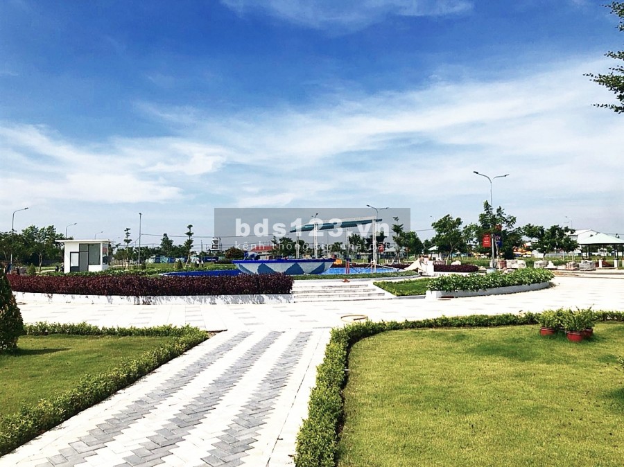 Bán đất 100m2, dân cư đông, có khu vui chơi ở Việt Úc Bến Lức