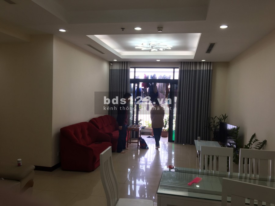 Chính chủ bán gấp căn hộ full nội thất Royal City 136m2, 3PN, Giá 4.6 tỷ