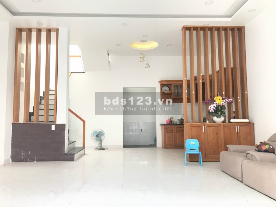 Nhà rộng rãi, 5x11m, cạnh Trường PTTH Tây Thạnh. 3,98 tỷ