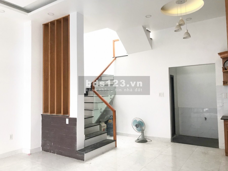 Nhà rộng rãi, 5x11m, cạnh Trường PTTH Tây Thạnh. 3,98 tỷ