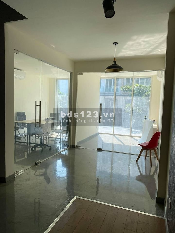 Nguyên căn shophouse cần cho thuê tại Saritown