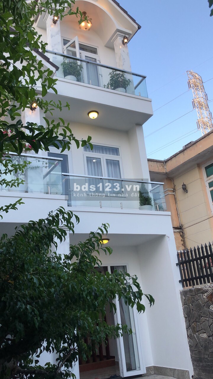 Bán căn biệt thự cao cấp mặt tiền đường Linh Trung Q. Thủ Đức vị trí đắc địa ngay khu trung tâm