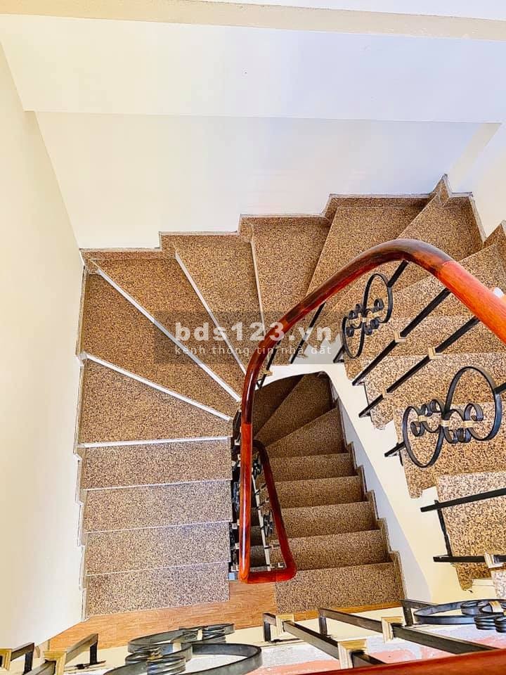2 TỶ HƠN, ÔTÔ ĐỖ CỬA, NHÀ 3T, 30M2 CÓ 102