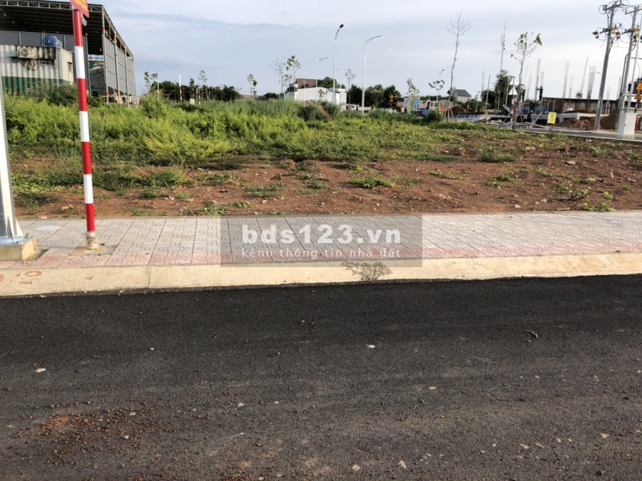 Cần tiền kinh doanh nên tôi cần bán lô đất 220m2 giá 450tr, chính chủ giấy tờ sang tên trong ngày