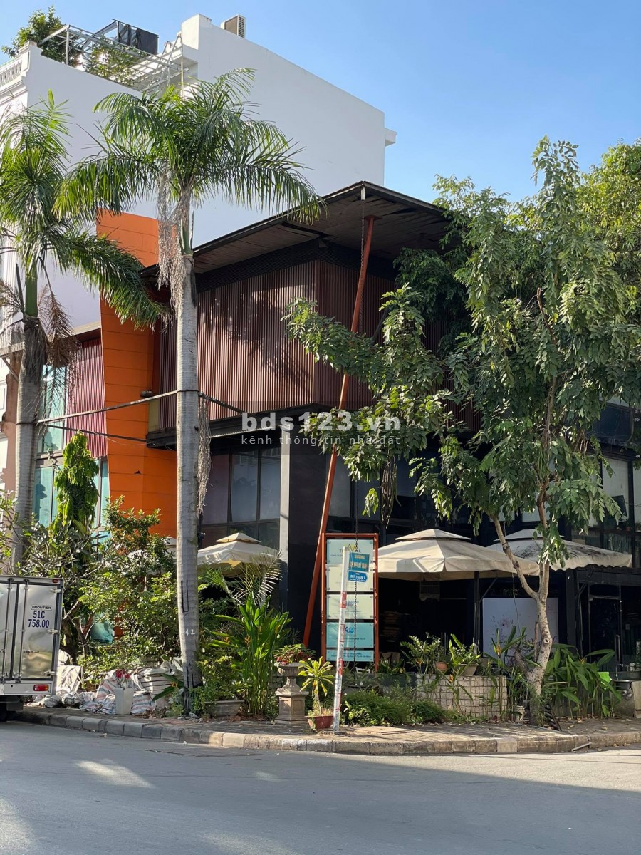 Đất cho thuê Phú Mỹ Hưng quận 7 ngã ba Phạm Thái Bường